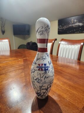 NFL Super Bowl XL Collectible Bowling Pin Autographed By HOFs & Players.